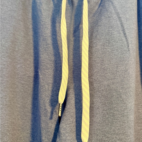 Vuori Performance Joggers in Light Azure Heather. Size small - Picture 3 of 5